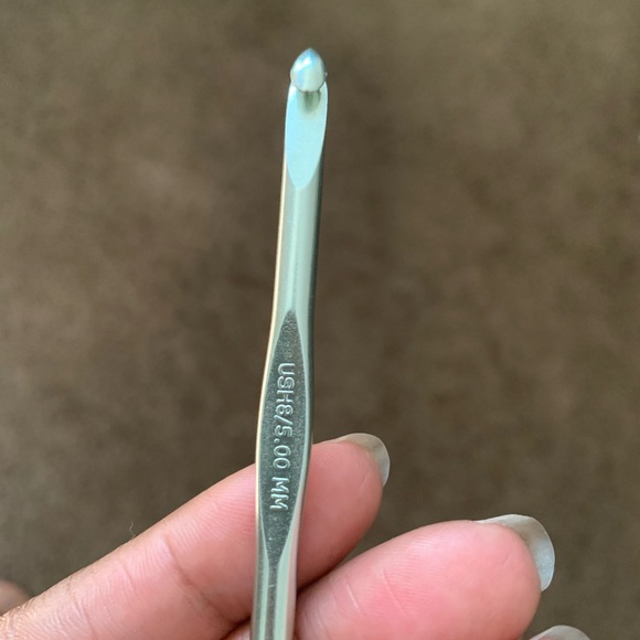 Susan Bates Crotchet  Needle!  with red Yarn! - Picture 5 of 10